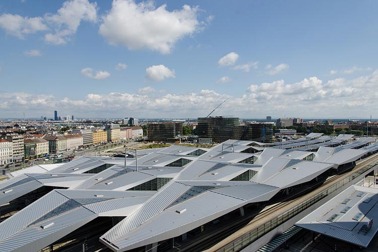 Das Rautendach des neuen Hauptbahnhofs Wien