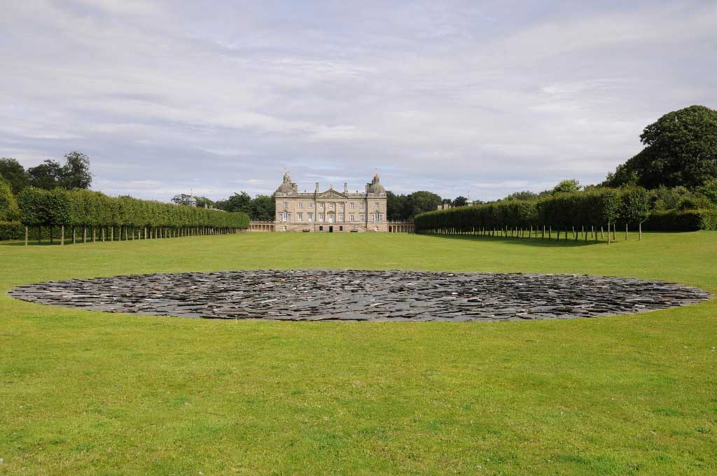 Houghton Hall mit Full Moon Circle von Richard Long