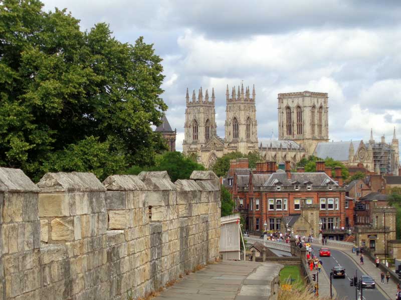 York mit Minster und Stadtmauer