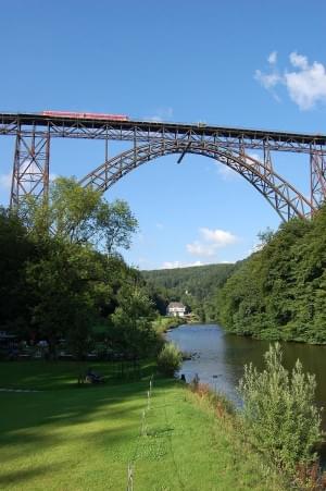 Müngstener Brücke mit Brückenpark
