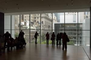 Das MoMA sitzt spektakulär zwischen den Häuserschluchten Manhattans 