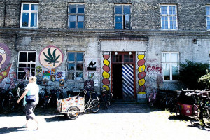 Buntes Treiben in Christiania