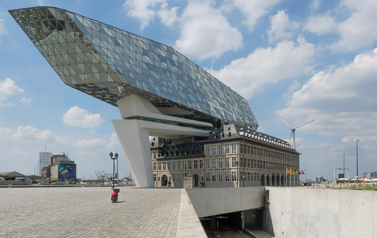Das 2016 von Zaha Hadid erweiterte Port House in Antwerpen