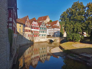 Schw&auml;bisch Hall liegt pittoresk am Kocher