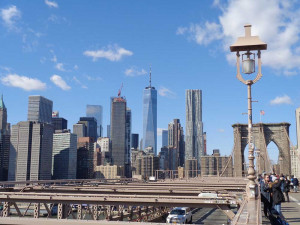 Blick von der Brooklyn Bridge nach Downtown Manhattan