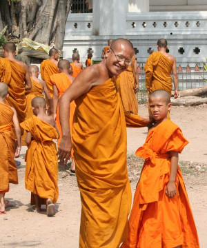 Freundliche M&ouml;nche und Novizen