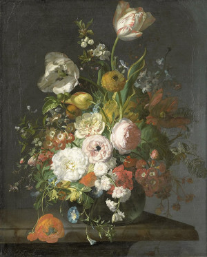 Rachel Ruysch, Stillleben mit Blumen in einer Glasvase auf einem Marmortisch, ca. 1709