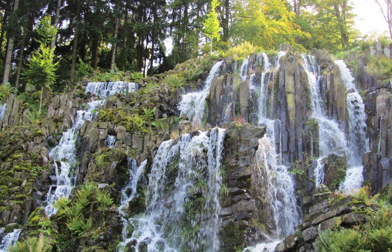 Der Steinhöfer Wasserfall im Bergpark Wilhelmshöhe