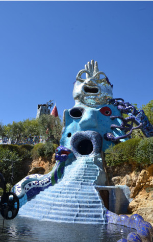 Hohepriesterin im Tarotgarten von Niki de Saint Phalle