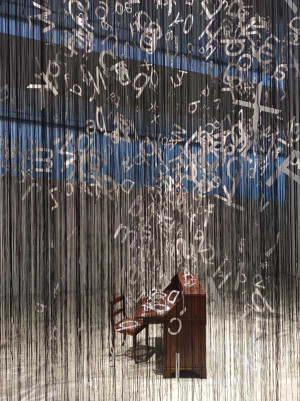 Installation Silent World von Chiharu Shiota im Schauwerk