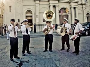 Marching Band auf den Straßen von New Orleans