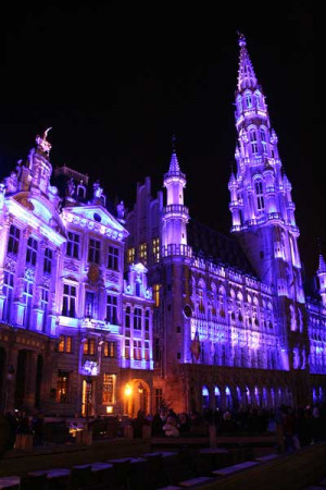 Grand Place in Br&uuml;ssel weihnachtlich illuminiert