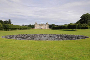Houghton Hall mit Full Moon Circle von Richard Long