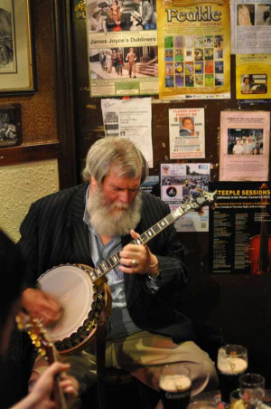 Zwar kein traditionell irisches Instrument, aber mittlerweile häufig gesehen: das Banjo