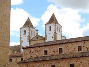 Die Türme der Kirche San Francisco Javier in Cáceres
