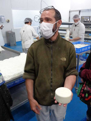 Käse-Spezialitäten werden nach wie vor in Handarbeit hergestellt